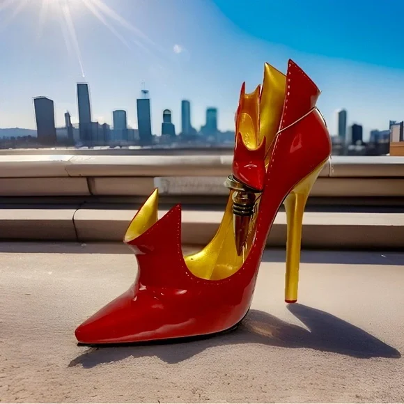 BNWT Just The Right Shoe ‘DEVILISH’ Bottle Holder with Matching Stopper - Picture 3 of 6